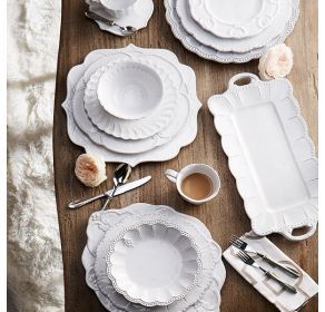 Bedroom Blankets, Unique Table Settings, Dinner Ware, Soup Bowl Set, White Dinnerware, Beautiful Table Settings, White Dishes, Kitchen Entryway, White Plates