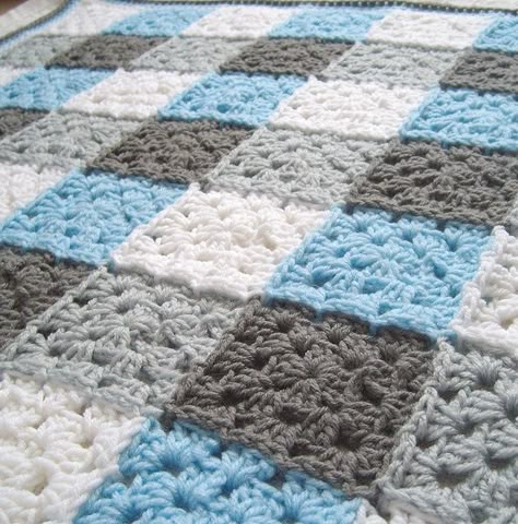 Amazing Crochet – Granny Squares : Maggie's Crochet Blog ༺✿ƬⱤღ https://www.pinterest.com/teretegui/✿༻ Motifs Granny Square, Crochet Afgans, Confection Au Crochet, Crochet Granny Square Blanket, Crochet Quilt, Granny Square Blanket, Crochet Granny Squares, Granny Squares Pattern, Square Blanket