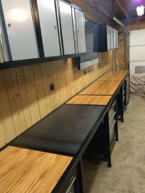 Garage Kasten, Metal Work Bench, Workshop Bench, Garage Workbench Plans, Garage Organisation, Countertop Ideas, Metal Workshop, Shop Cabinets, Bench Ideas