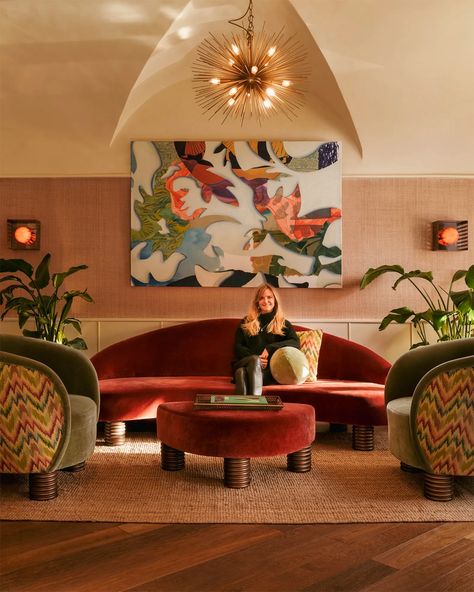 Am Hof 8, Private Club, Vienna, Austria - The Cool Hunter Journal Private Members Club, Color Lessons, Members Club, Red Couch, Appartement Design, Casa Vintage, Private Club, Interior Inspo, French Design