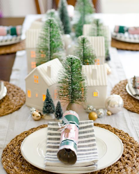 Winter Dining Table Decor, Dining Table Decor Ideas, Winter Table Decorations, Diy Christmas Table, Christmas Tree On Table, Centerpiece Christmas, Festive Centerpieces, Bottle Brush Christmas Trees, Christmas Dining Room