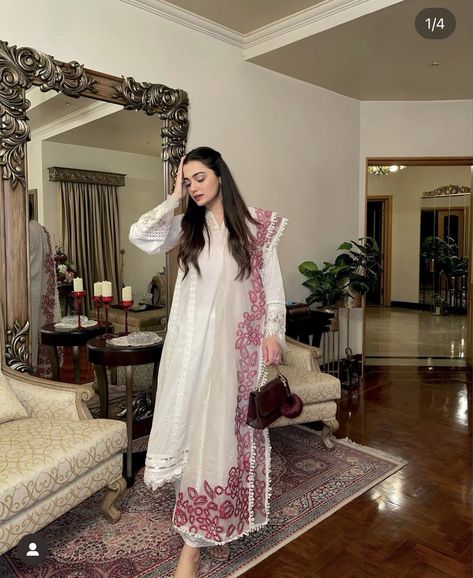 White Hakoba Kurti, Hakoba Kurti, Pakistani Suits Casual, Simple Pakistani Dresses Casual, Anarkali Suits Simple, Pakistani Anarkali Suits, Casual Indian Outfits, Pakistani Anarkali, Elegant Fashion Outfits