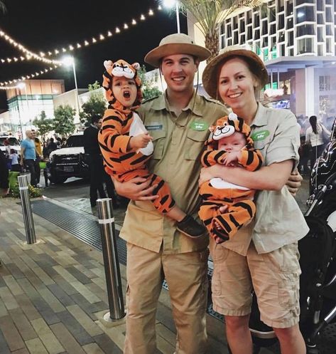 These Safari DIY family Halloween costumes are simply amazing! Check out the post for 100+ creative costume ideas and awesome Halloween costume inspiration! Diy Family Halloween Costumes, Creative Costume Ideas, Family Themed Halloween Costumes, Halloween Costume Inspiration, Creative Halloween Costumes Diy, Creative Costume, Twin Halloween, Themed Halloween Costumes, Twin Halloween Costumes