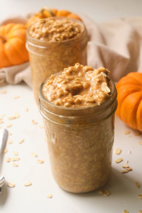 Pumpkin latte overnight oats Weight Watchers Pumpkin, Pumpkin Overnight Oats, Greek Yogurt Muffins, Recipe Builder, High Protein Desserts, Single Serving Recipes, Pumpkin Latte, Protein Desserts, Weight Watchers Desserts