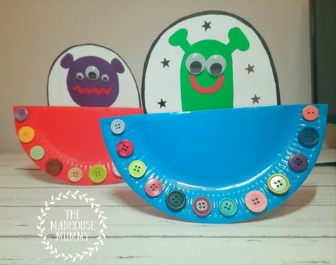 Paper plate UFO craft Family Crafts For Kids, Ufo Craft, Reindeer Christmas Cards, Mummy Crafts, Umbrella Craft, Valentine Card Crafts, Paper Flower Wall Hanging, Alien Crafts, Sheep Crafts