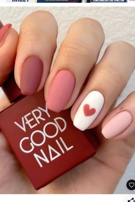 Cute Easy Nail Designs, Valentines Day Nails, Heart Nail Designs, Pink Glitter Nails, February Nails, Glittery Nails, Latest Nail Trends, Cute Simple Nails, Nude Nail Designs