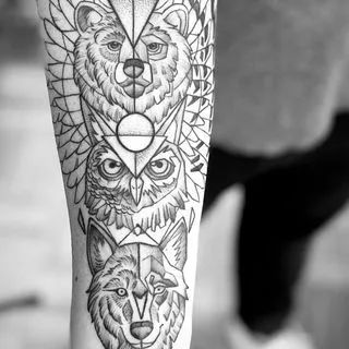 Native American Falcon Tattoo, Powhatan Tattoo, Totem Pole Tattoo Native American, Native American Owl Tattoo, Native Indian Tattoo Design, Native Wolf Tattoo, Native American Sleeve Tattoo, Native American Woman Tattoo, Native American Tattoos For Women