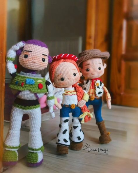 Woodie Toy Story, Crochet Toy Story, Disney Diys, Toy Story Dolls, Crochet Phone Cover, Disney Crochet, Disney Crochet Patterns, Sheriff Woody, Crochet Disney