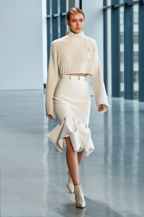 Dion Lee Fall 2018 Ready-to-Wear Collection - Vogue - 14/44 - Model: Lois Schalkwijk Womens Fashion Casual Summer, Dion Lee, Fashion Over 40, Fashion Show Collection, Fall 2018, Fashion Mode, Vogue Paris, White Outfits, Looks Vintage