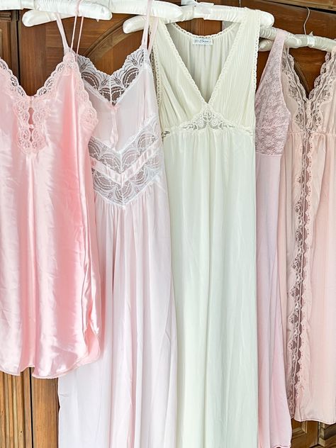 vintage nightgowns, vintage slip dresses, coquette, vintage, fashion, aesthetic, fairycore, pink, barbiecore, ethel cain, lana del rey Dresses Coquette, Vintage Fashion Aesthetic, Aesthetic Fairycore, Ethel Cain, Angel Fashion, Coquette Vintage, Vintage Slip Dress, Silk Nightgown, Vintage Slip