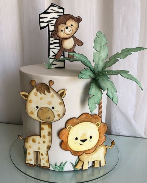 Bolo Safári: 80 fotos incríveis + tutoriais para um festa selvagem Jungle Birthday Cakes, Jungle Theme Cakes, Jungle Theme Birthday Party, Boys 1st Birthday Cake, Animal Birthday Cakes, Jungle Theme Birthday, Safari Theme Birthday, Safari Cakes, Baby Boy 1st Birthday Party