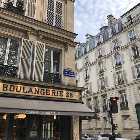 Paris Vibes, Street Corner, Desain Signage, Paris Aesthetic, Living In Paris, City Aesthetic, Pretty Places, Travel Aesthetic, Pretty Pictures