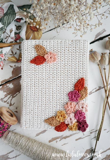 Free Crochet Pattern - Journal Cover Crochet Journal Cover Free Pattern, Crochet Book Cover Free Pattern, Crochet Bible Cover, Crochet Wallpaper, Crochet Book Cover, Autumn Crochet, Bookmark Crochet, Crochet Dreams, Crochet Phone Cases