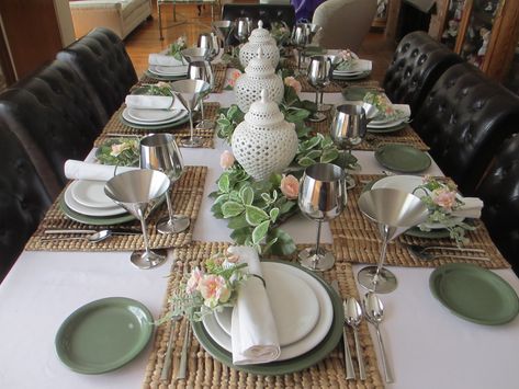 Place Settings Everyday, Dinner Tablescape, Summer Tablescapes, Easter Tablescapes, Fiesta Dinnerware, Outdoor Dinner, Woodland Christmas, Hearth And Home, Air Fryer Recipes Healthy