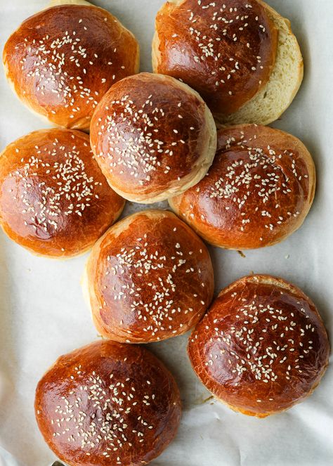 These Brioche Burger Buns are made with an enriched dough that is filled with milk, egg, sugar, and butter, making them the perfect soft texture with a hint of sweetness! Brioche Burger Buns, Bun Recipes, Burger Buns Recipe, Butter Making, Burger Bun, Sweet Buns, Bun Recipe, Burger Buns, Warm Milk