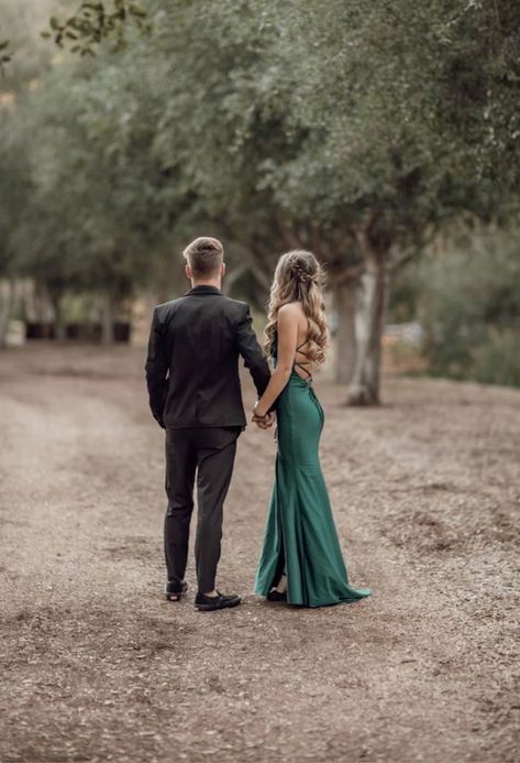 Formal Shoot Ideas, Best Prom Pictures Ideas, Plus Size Prom Photoshoot, Couple Poses Matric Farewell, Prom Couple Pics Photo Ideas, Formal Picture Poses Couple, Prom Pictures Professional, Matric Dance Poses Ideas, Wrestling Prom Pictures