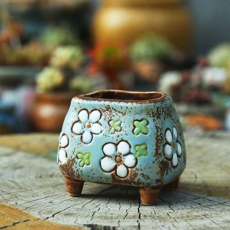 Painted Patterns, Ceramic Flower Pot, Pottery Handbuilding, Garden Pottery, Hand Built Pottery, Ceramic Flower Pots, Fresh Color, Pottery Crafts, Ceramics Pottery Art