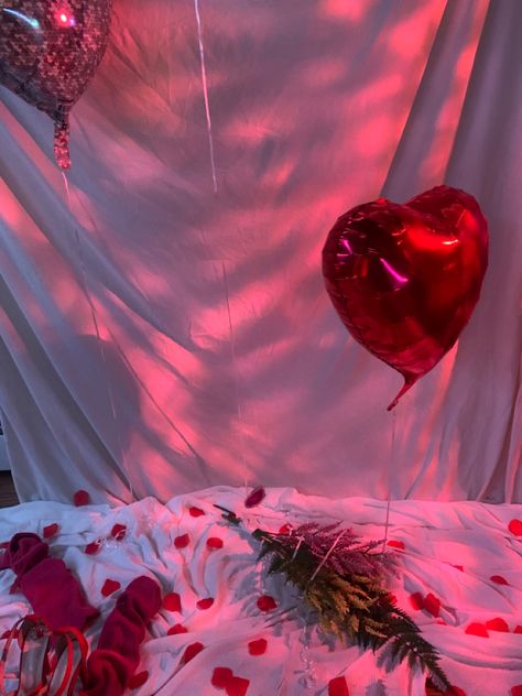 Balloons Photoshoot, Day Photoshoot, Valentines Day Idea, Valentines Day Photoshoot, At Home Photoshoot, Photoshoot At Home, Valentine Photo Shoot, Self Portrait Ideas, Diy Valentines Day