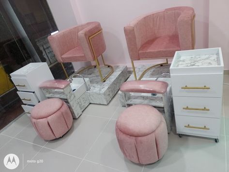 Pedicure Station Ideas, Mobile Beauty Salon, Beauty Shop Decor, Pedicure Station, Spa Room Decor, Mobile Beauty, Home Nail Salon, Beauty Room Decor, Nail Room