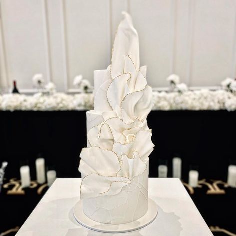 White fondant art with a touch of gold 🍰💛 Repost: @partytimecakes Trending Wedding Cakes, Wedding Cake White, Fondant Art, White Fondant, Trending Wedding, Cake White, Chair Options, Melbourne Wedding, Wafer Paper