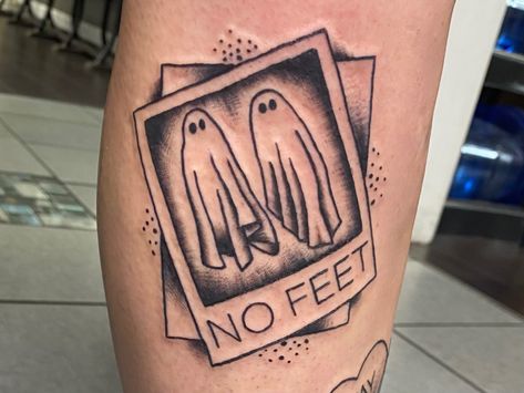 Cute Beetlejuice Tattoo, Spooky Patchwork Tattoos, Sb Tattoos, Beetlejuice Tattoo, Halloween Tattoos Sleeve, Tim Burton Tattoo, Gothic Tattoos, Tattoo Baby, Tattoo Time