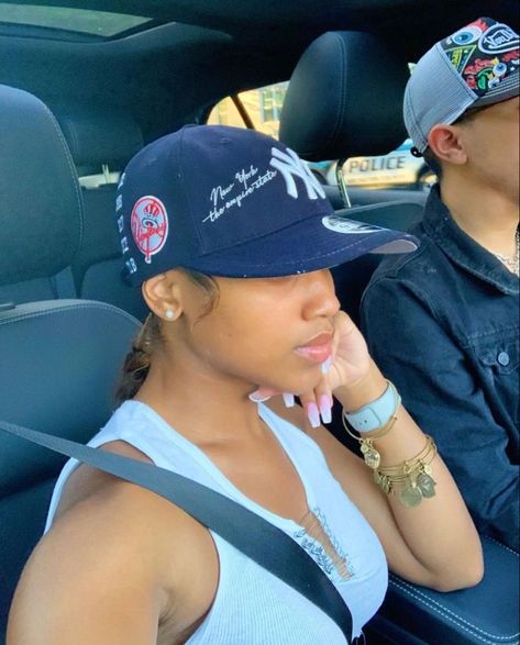 Fitted Caps Outfit Black Women, Girls In Fitted Hats, Hat Aesthetic, Hat Fits, Black Couples Goals, Chill Outfits, Future Lifestyle, Girl Swag, Fitted Caps