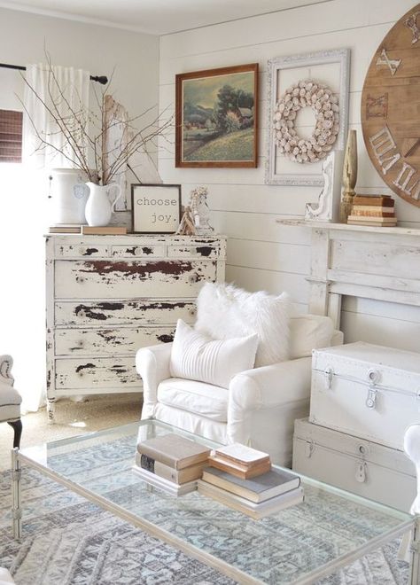 Dresser Farmhouse, Cozy Farmhouse Living Room, Farmhouse Living Room Decor Ideas, Shabby Chic Living, Shabby Chic Dresser, Shabby Chic Living Room, Decor Shabby Chic, Farmhouse Vintage, Farmhouse Decor Living Room