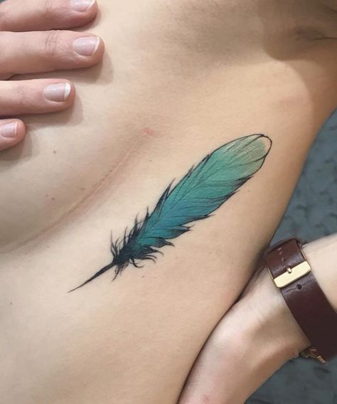 Bird Feather Tattoo, Tattoo Plume, Feather Tattoo Arm, Quill Tattoo, Feather Tattoo Wrist, Feather Tattoo Colour, Feather Tattoo Meaning, Peacock Feather Tattoo, Feather Tattoo Design