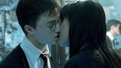 Harry Potter Kissing Cho Chang Harry Potter And Cho Chang, Harry Potter Love Quotes, Harry Potter Behind The Scenes, Harry Potter Kiss, Movie Trivia Quiz, Harry Potter Order, Katie Leung, Kissing Scene, Movie Kisses