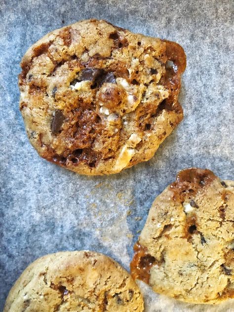 Chocolate Chip & Honeycomb Cookies — Alice Nivens Honeycomb Cookies, Honeycomb Recipe, Honeycomb Chocolate, Chocolate Chip Cookie Recipe, Kinds Of Cookies, Spring Clean, Chip Cookie Recipe, Cookies Recipes, The Cafe