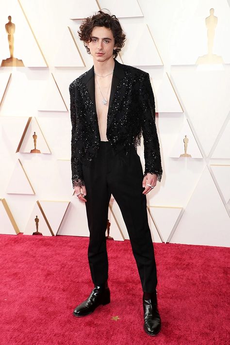 Timothée Chalamet At Oscars 2022: Rocks No Shirt & Sequined Jacket – Hollywood Life No Shirt Blazer Outfit, Hollywood Men Outfit, Mens Modelling Poses, Sequin Shirt Men, Met Gala Outfits Ideas Men, Suit With No Shirt, Blazer No Shirt, Timothee Chalamet Oscars 2022, Timothee Chalamet Suit