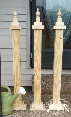 DIY – Creating A Front Porch Welcome Post Welcome Post, Art Pole, Garden Totems, Garden Poles, Porch Posts, Garden Posts, Fall Front Porch Decor, Front Porches, Front Porch Decorating