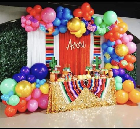 Fiesta Mexicana Ideas, Mexican Theme Party Decorations, Mexican Birthday Parties, Balloons Decor, Mexican Party Decorations, Ideas Fiesta, Mexican Fiesta Party, Fiesta Birthday Party, Fiesta Party Decorations