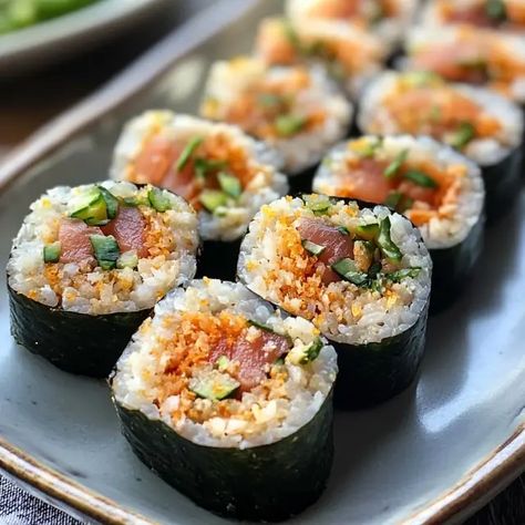 Spicy Tuna Rolls - Recipes Time Tuna Rolls Recipe, Sushi With Tuna, Spicy Tuna Roll Recipe, Tuna Sushi Rolls Recipe, Type Of Sushi, Types Of Sushi Rolls, Spicy Tuna Sushi, Tuna Sushi Rolls, Tuna Roll