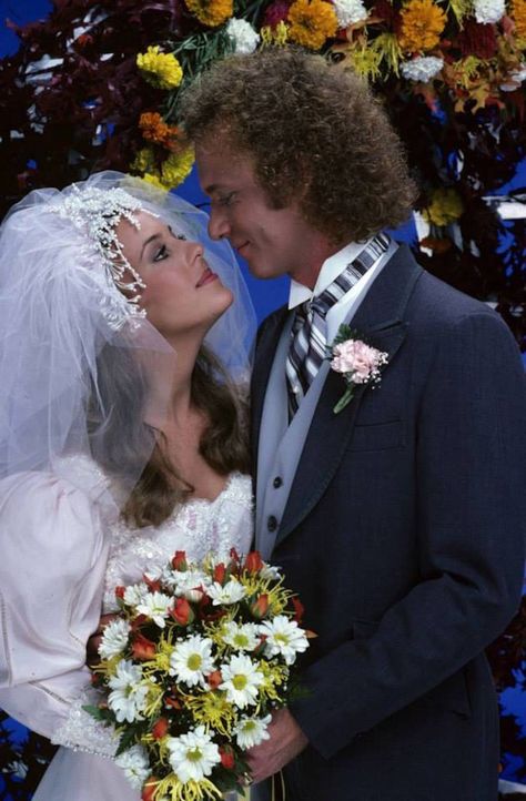 Laura Spencer, Genie Francis, Luke And Laura, Super Couple, Daytime Wedding, Soap Opera Stars, Hospital Photos, Wedding Movies, Soap Stars