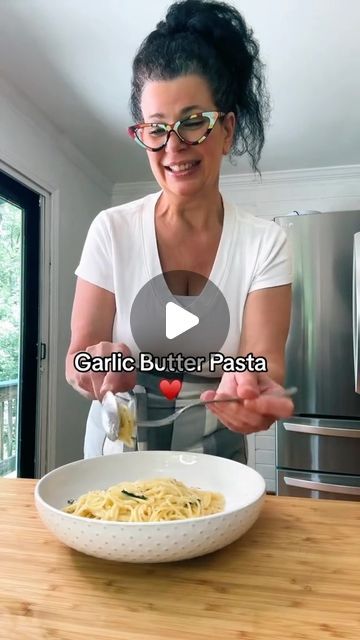 Easy Garlic Butter Pasta, Pizza Dishes, Easy Garlic Butter, Garlic Butter Pasta, Veg Meals, Cheap Recipes, Butter Pasta, Italian Foods, Interesting Recipes