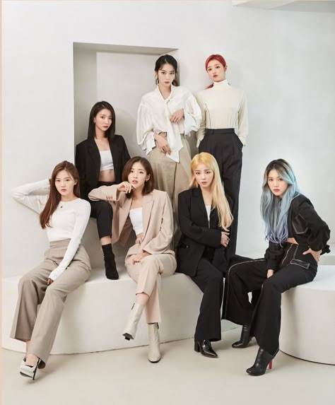 Group Photo Poses, Group Picture Poses, Kim Chi, Group Poses, Branding Photoshoot Inspiration, Photoshoot Studio, 사진 촬영 포즈, Best Friends Shoot, Oh My Girl