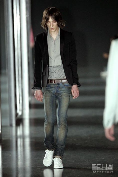 Dior Homme SS05 Russia Fashion Street, 2007 Mens Fashion, Heidi Slimane Dior Homme, Dior Hedi Slimane, 2010s Mens Fashion, Dior Menswear, 2008 Fashion, Chanel Men, Creative Fashion Photography