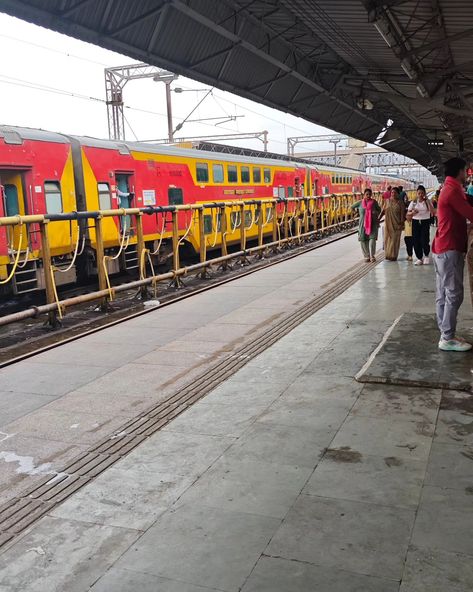 WAP7 Engine Leads AC Double Decker train / Ahmedabd Mumbai 🧡❤ . - #ACDoubleDecker - #IndianRailways - #DoubleDeckerTrain - #ACTrain - #LuxuryTravel - #TrainTravel - #RailwayInnovation - #ComfortableJourney - #IndianTrains - #DoubleDeckCoach - #ACDoubleDeckerExpress Follow For More🚦 Best photo Railphotography📸 Double Decker Train, Indian Railways, Double Deck, Best Photo, Train Travel, Luxury Travel, Follow For More, Mumbai, Cool Photos