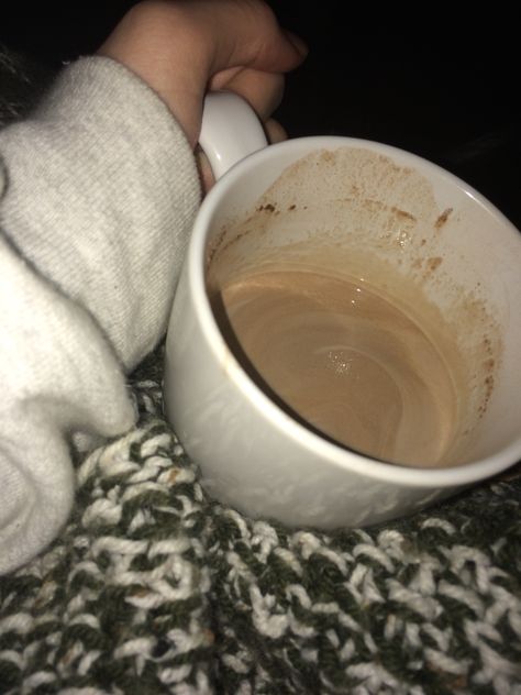 hot chocolate💘 Hot Coffee Snap, Hot Chocolate Snapchat Story, Hot Chocolate Snap, Chocolate Caliente Aesthetic, Hot Chocolate Pictures, Hot Chocolate Aesthetic, Dump Instagram, Best Snapchat, Simple Phone Wallpapers