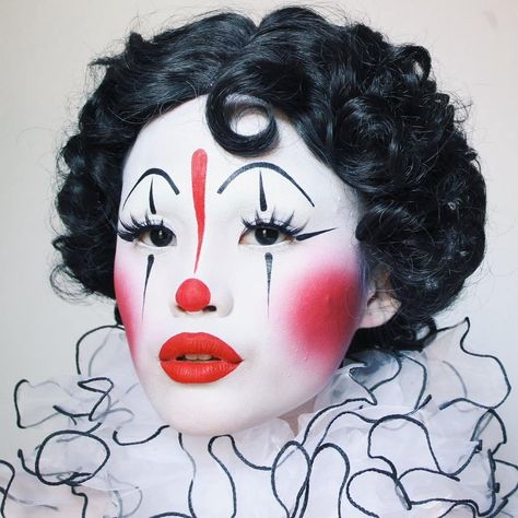 🤡the blushing clown🤡 obviously HAD 2 do a classic clown Look using the @likely.makeup Clown Blush Palette 🤧 evry1 pls appreciate my attempt… Drag Clown Makeup, Clown Drag Makeup, 1920s Clown, Vintage Clown Makeup, Clown Makeup Aesthetic, Clown Drag, Clown Core Makeup, Jester Makeup, Clown Hair