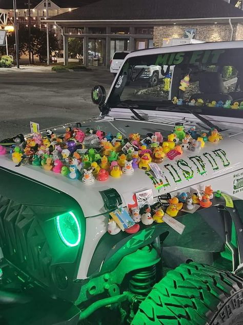 Get ducked!! Jeep Wranger, Jeep Ducks, Cars Jeep, Vision Board Images, Jeep Wrangler Accessories, Car Deco, Wrangler Accessories, Truck Paint, Dream Cars Jeep