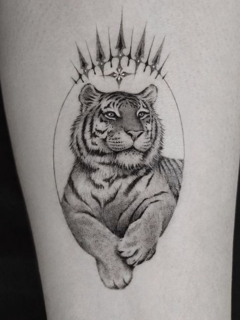 Small Realism Tattoo Men, Micro Realism Tattoos, Mini Realism Tattoo, Mini Tiger Tattoo, Mini Realistic Tattoo, Small Realistic Tattoo, Tattoo Ideas Realism, Tattoo Ideas Delicate, Small Realism Tattoo