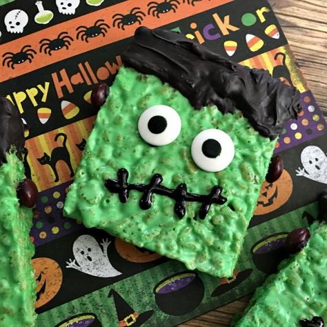 Frankenstein Rice Krispie Treats Fun Treats To Make, Frankenstein Rice Krispie Treats, Treats To Make With Kids, Cute Frankenstein, Halloween Party Desserts, Halloween Rice Krispie Treats, Postres Halloween, Recetas Halloween, Treats To Make