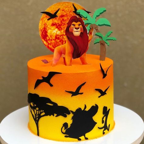 15 Amazing Lion King Cake Ideas & Designs Lion King Cake Ideas, King Cake Ideas, Lion King Birthday Cake, King Birthday Cake, Lion Guard Cake, Lion King Cupcakes, Kue Disney, Lion King Cake, Lion King Birthday Party Ideas