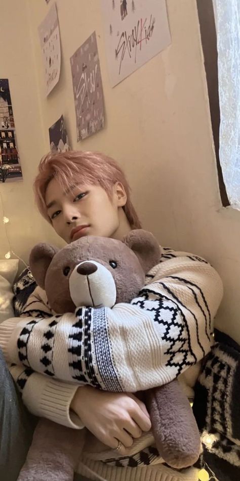 Jeongin Skz Boyfriend Material, Skz Boyfriend Material, Skz Boyfriend, In Boyfriend Material, Whatsapp Theme, Jimin Cute Selca, Smile Wallpaper, Fox Boy, K Pop Wallpaper