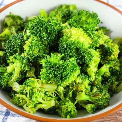 Longhorn Broccoli Recipe, Steakhouse Broccoli, Sauce For Broccoli, Butter Broccoli, Longhorn Steakhouse, Seasoned Butter, How To Make Broccoli, Pan Dinners, Lemon Butter Sauce