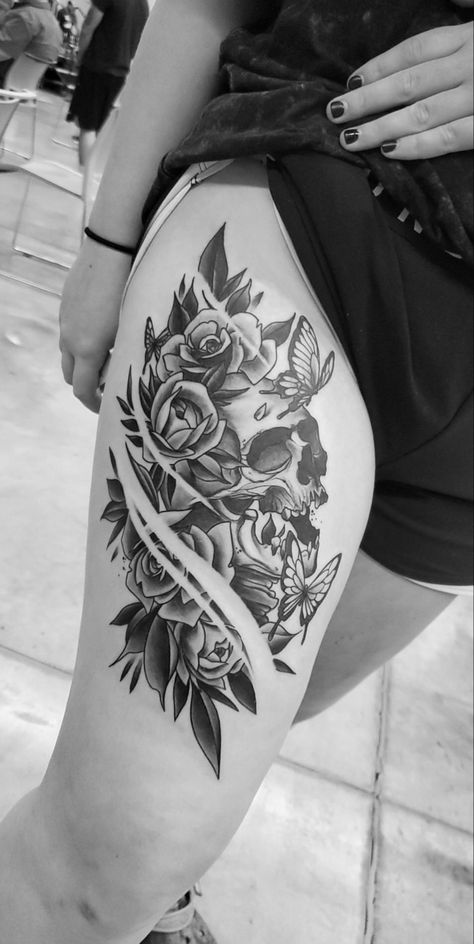 Large Female Thigh Tattoos, Front Thigh Cover Up Tattoo Women, Front Thigh Tattoo, Thigh Tattoo Ideas Female, Big Thigh Tattoos, Front Leg Tattoo, Flower Hip Tattoo, Side Leg Tattoo, Front Thigh Tattoos