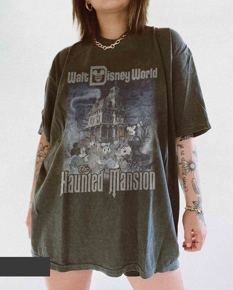 Disney Bonding, Haunted Mansion Shirt, Haunted Mansion Disney, Disney Park Outfit, Park Outfit, Disneyland Halloween, Halloween Disney, Goth Girl, Disney Park