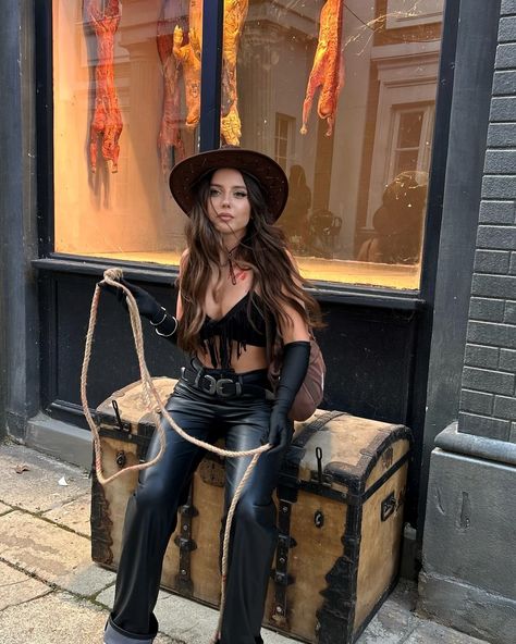 𝙷𝚊𝚕𝚕𝚘𝚠𝚎𝚎𝚗 𝟸🎃23 Cowgirl Vampire, Cowgirl Outfit Halloween, Cowgirl Costume Halloween, Cowgirl Outfits Halloween, Cowgirl Costume, Halloween Inspo, Halloween 2, Halloween 2024, Halloween Outfit